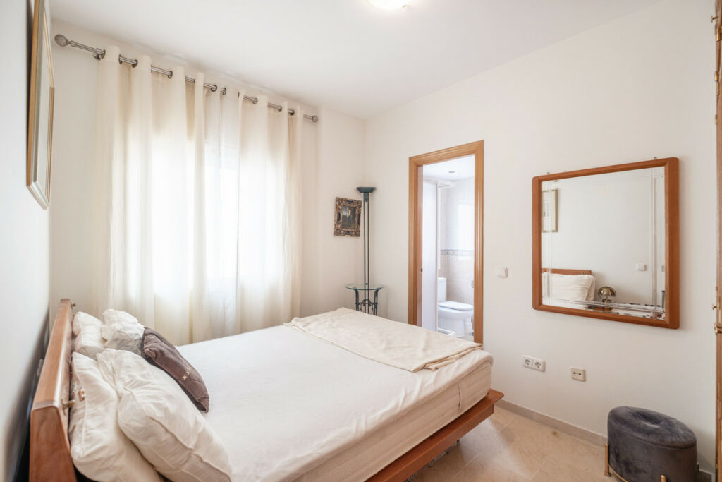 Middle Floor Apartment The Golden Mile Málaga - image 12