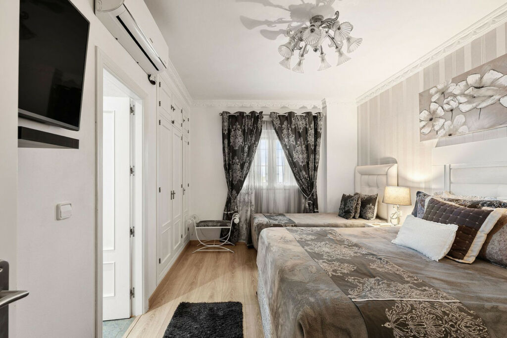 Detached Villa Alhaurín de la Torre Málaga - image 12
