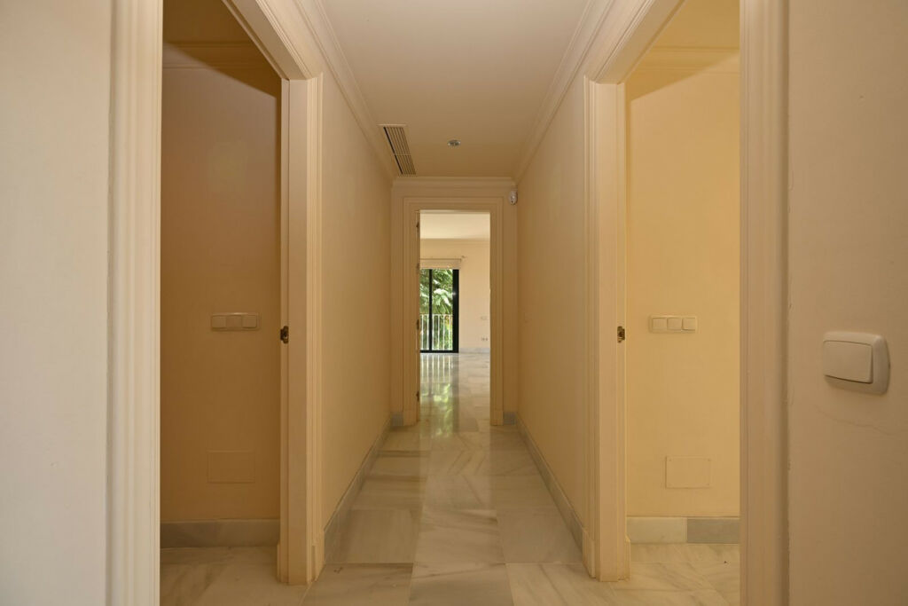 Middle Floor Apartment Benahavís Málaga - image 13