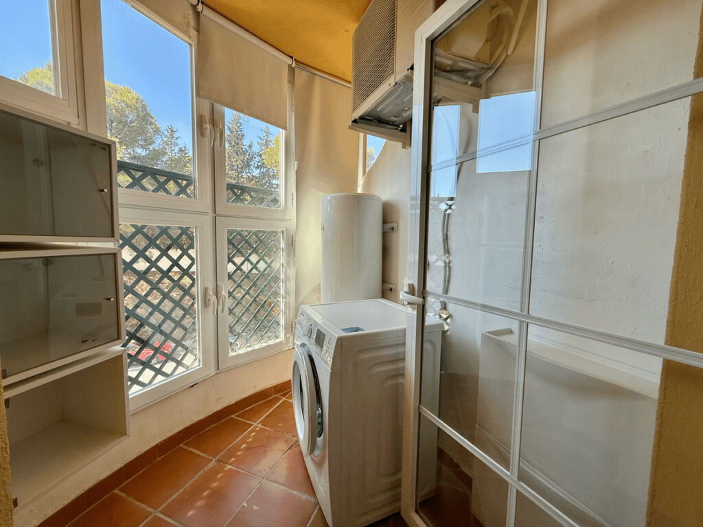 Middle Floor Apartment Nueva Andalucía Málaga - image 12