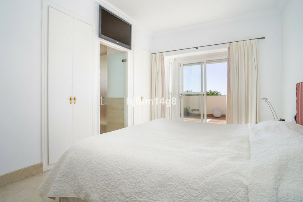 Penthouse Nueva Andalucía Málaga - image 12