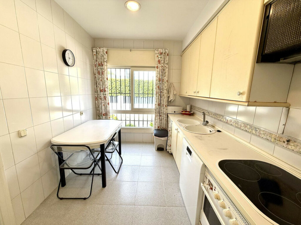 Semi-Detached House The Golden Mile Málaga - image 12