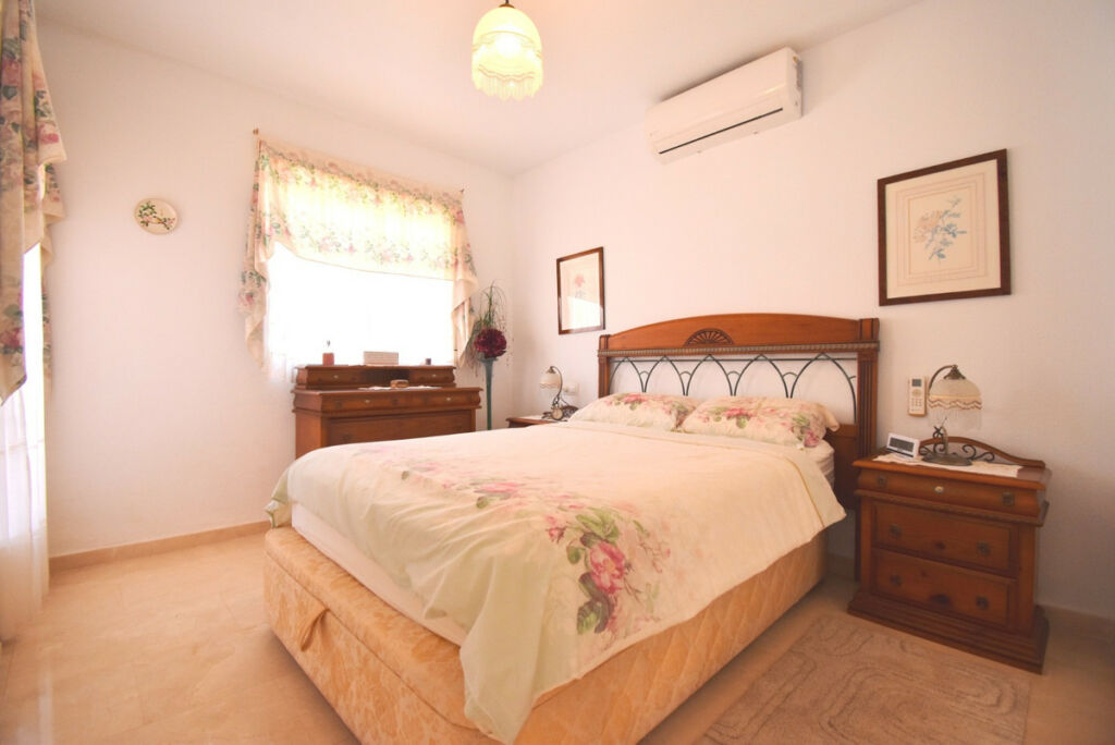 Detached Villa Playa Flamenca Alicante - image 12