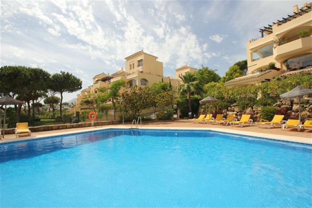 Middle Floor Apartment Elviria Málaga - image 12