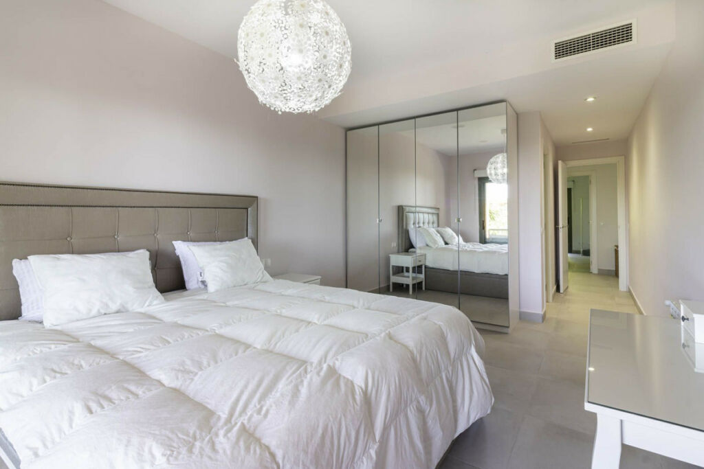 Middle Floor Apartment Los Flamingos Málaga - image 12