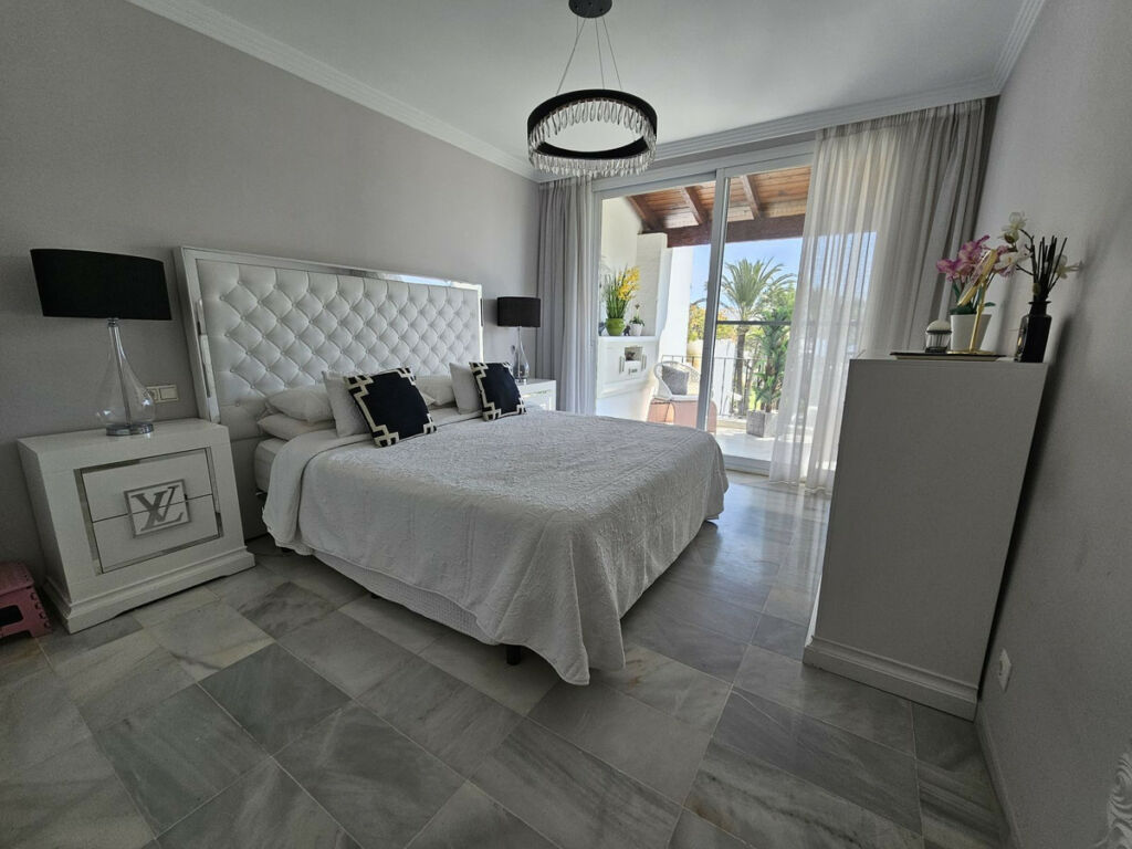 Penthouse Estepona Málaga - image 12