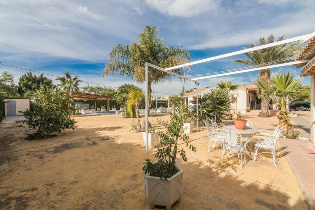 Detached Villa Elche Alicante - image 12