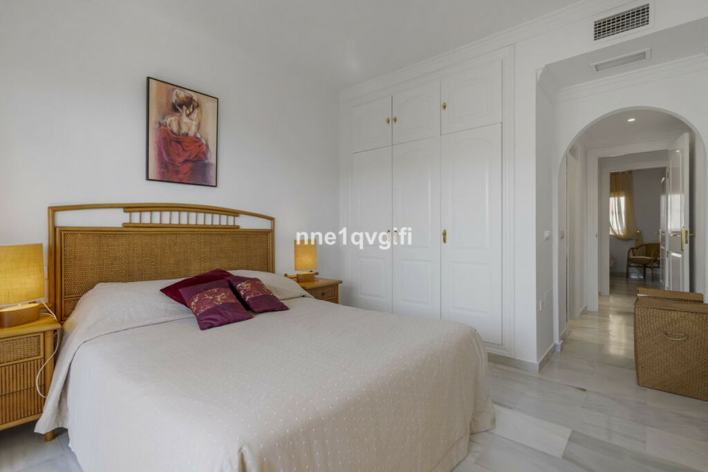 Middle Floor Apartment Calahonda Málaga - image 12