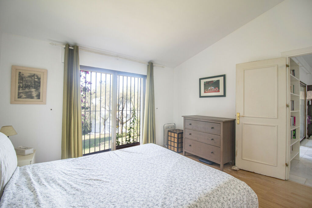 Middle Floor Apartment Estepona Málaga - image 12