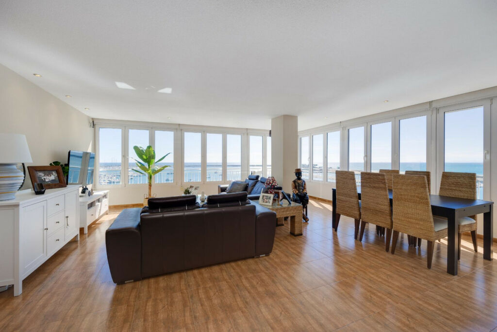 Middle Floor Apartment Torrevieja Alicante - image 12