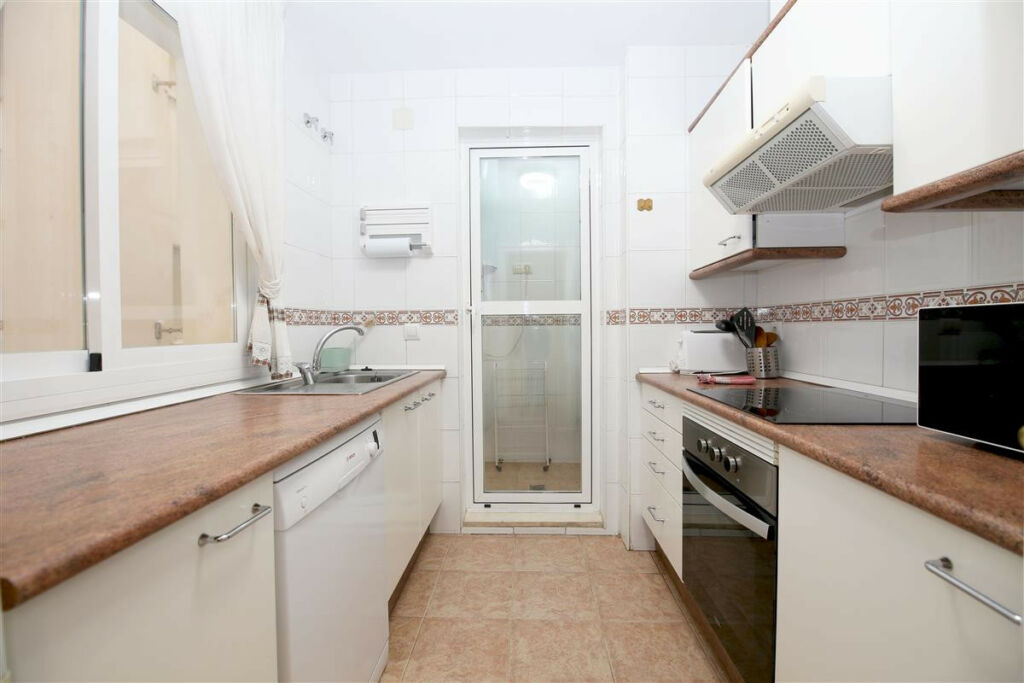 Middle Floor Apartment Estepona Málaga - image 12