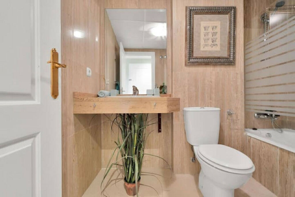 Middle Floor Apartment Elviria Málaga - image 12