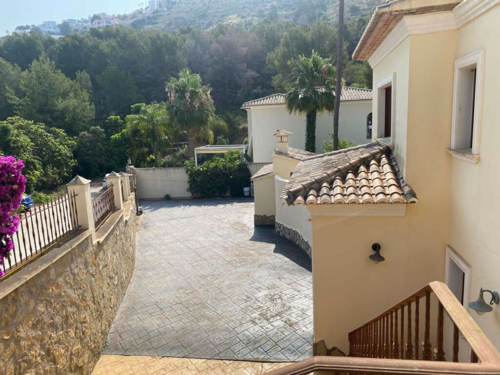 Detached Villa Moraira Alicante - image 13