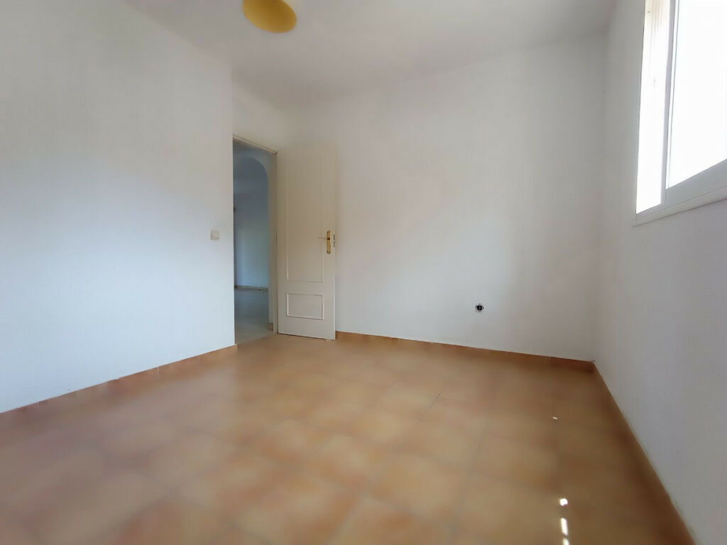 Middle Floor Apartment Calahonda Málaga - image 13
