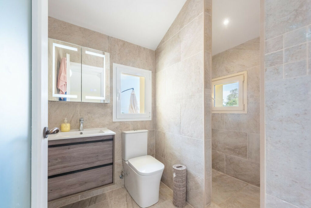 Detached Villa Sotogrande Alto Cádiz - image 13
