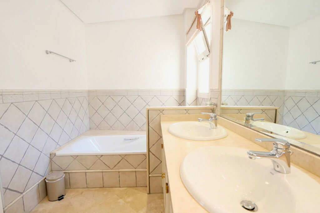 Penthouse La Mairena Málaga - image 13