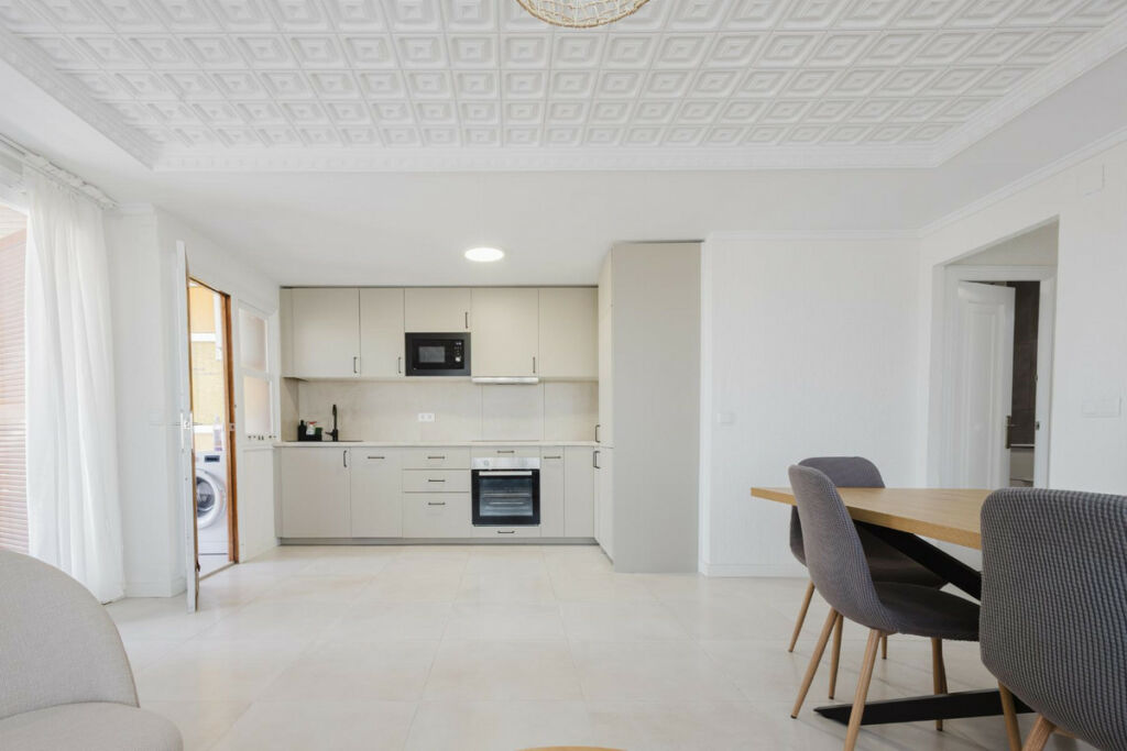 Middle Floor Apartment Torrevieja Alicante - image 13