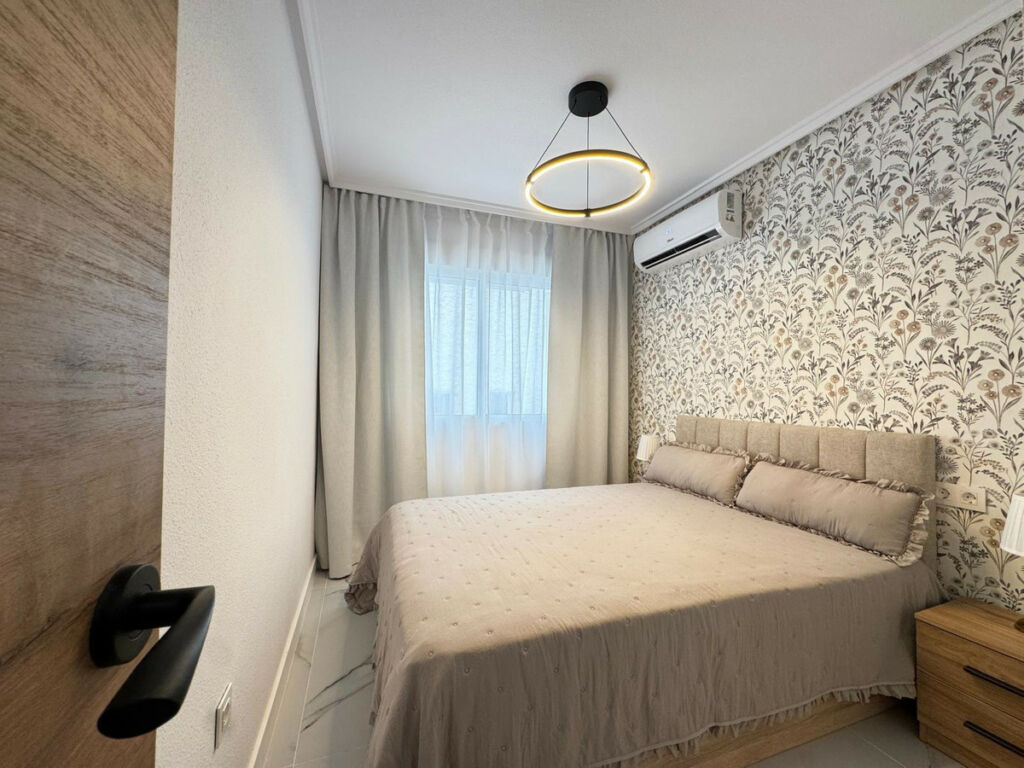 Middle Floor Apartment Torrevieja Alicante - image 13