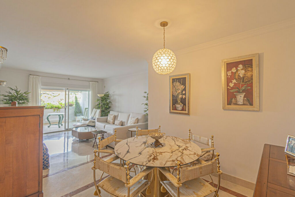 Middle Floor Apartment The Golden Mile Málaga - image 13