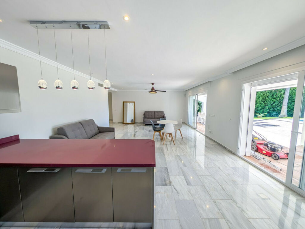 Detached Villa Nueva Andalucía Málaga - zdjęcie 13