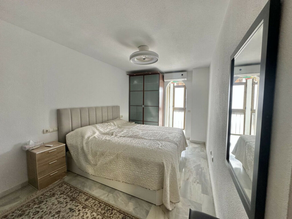 Middle Floor Apartment Fuengirola Málaga - image 13
