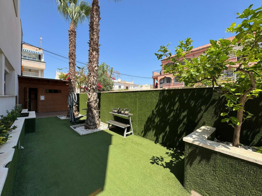 Middle Floor Apartment Torrevieja Alicante - image 13