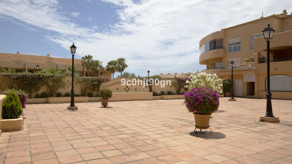 Middle Floor Apartment Elviria Málaga - image 13