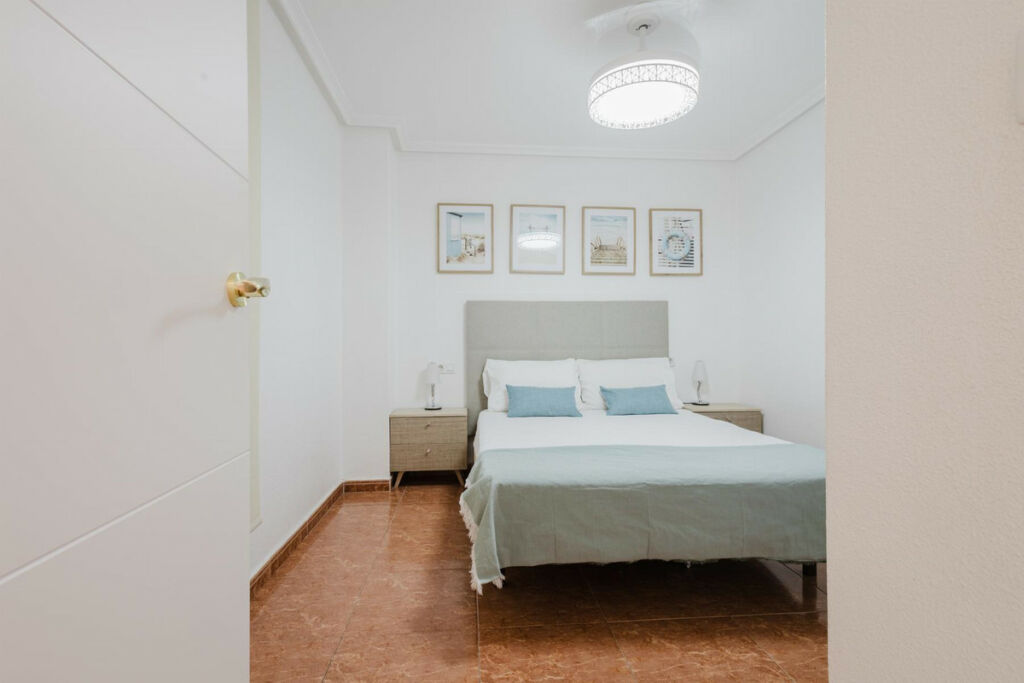Middle Floor Apartment Torrevieja Alicante - image 13