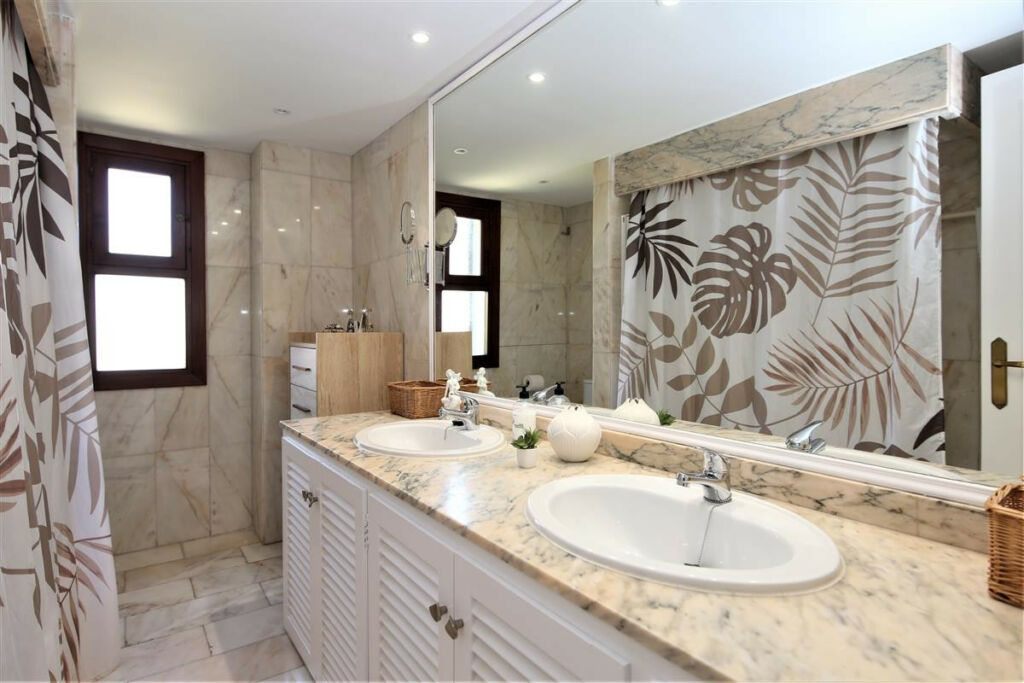 Semi-Detached House Estepona Málaga - image 13