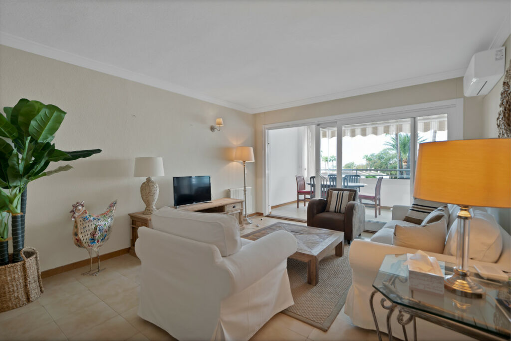 Middle Floor Apartment Estepona Málaga - image 13