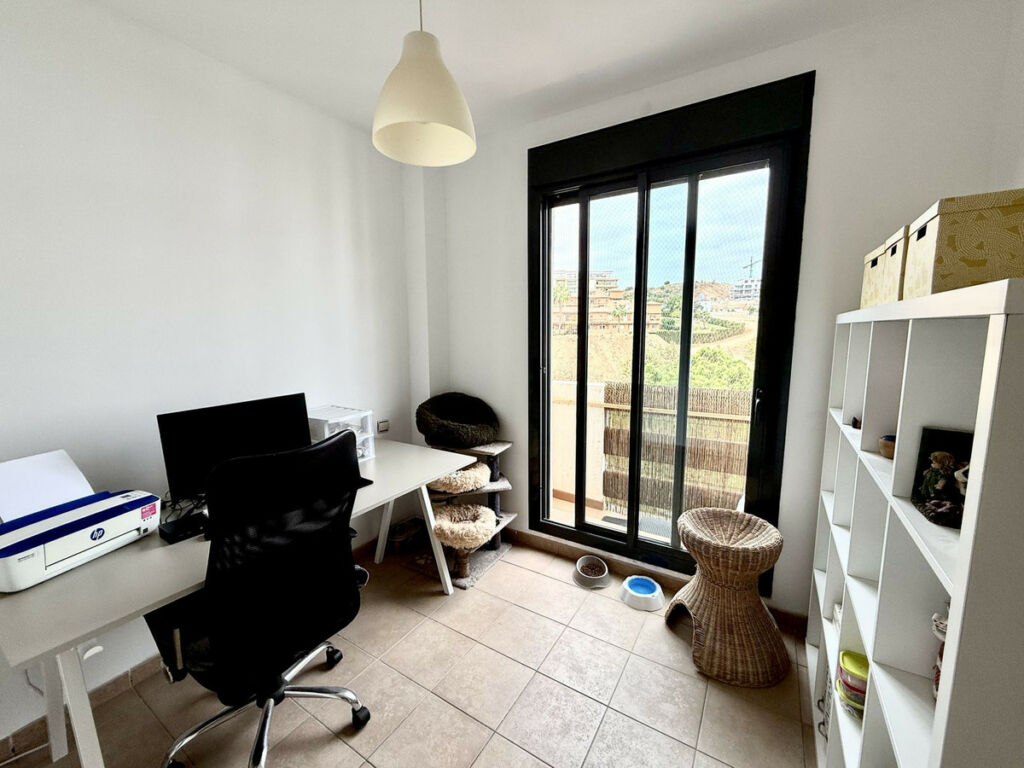 Middle Floor Apartment La Cala Málaga - image 13