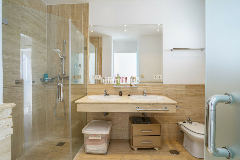 Penthouse Nueva Andalucía Málaga - image 13