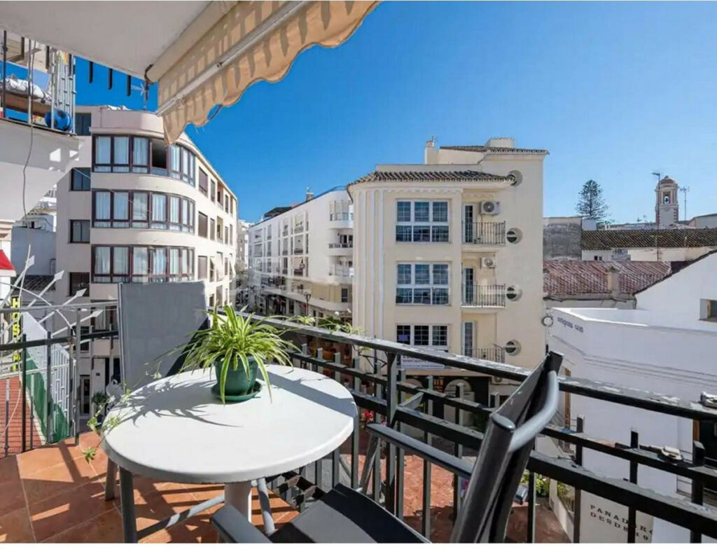 Middle Floor Apartment Estepona Málaga - image 13