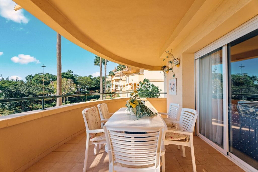 Middle Floor Apartment Elviria Málaga - image 13