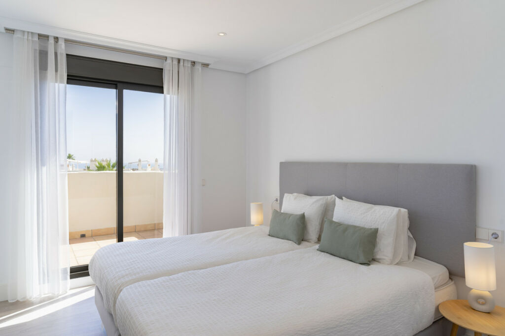 Middle Floor Apartment Estepona Málaga - image 13