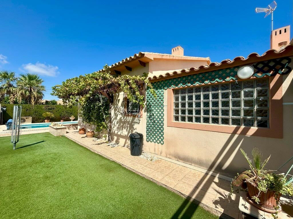 Detached Villa Cabo Roig Alicante - image 13
