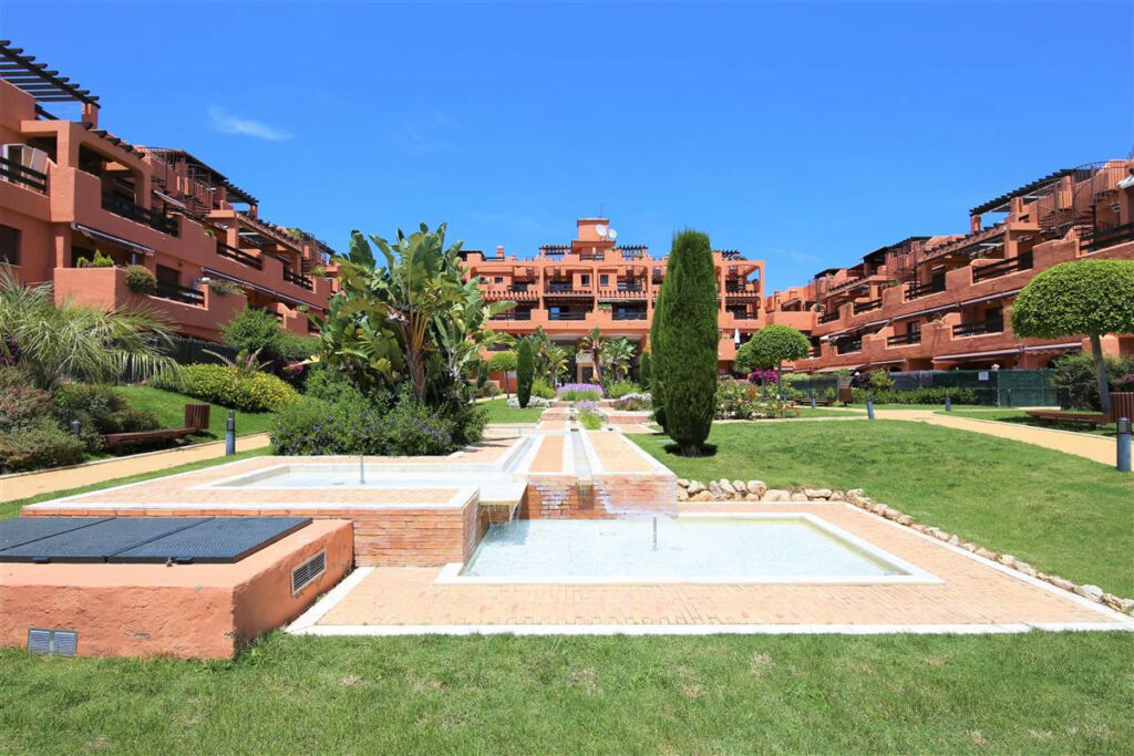 Middle Floor Apartment Estepona Málaga - image 13