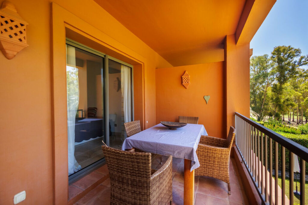 Middle Floor Apartment Estepona Málaga - image 13
