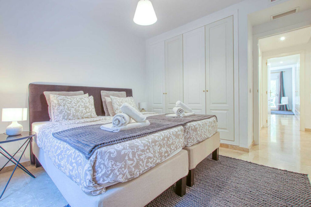 Middle Floor Apartment Calahonda Málaga - image 13