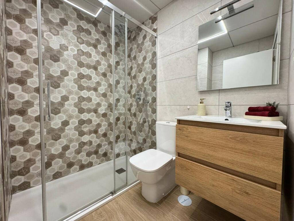 Middle Floor Apartment Torrevieja Alicante - image 13