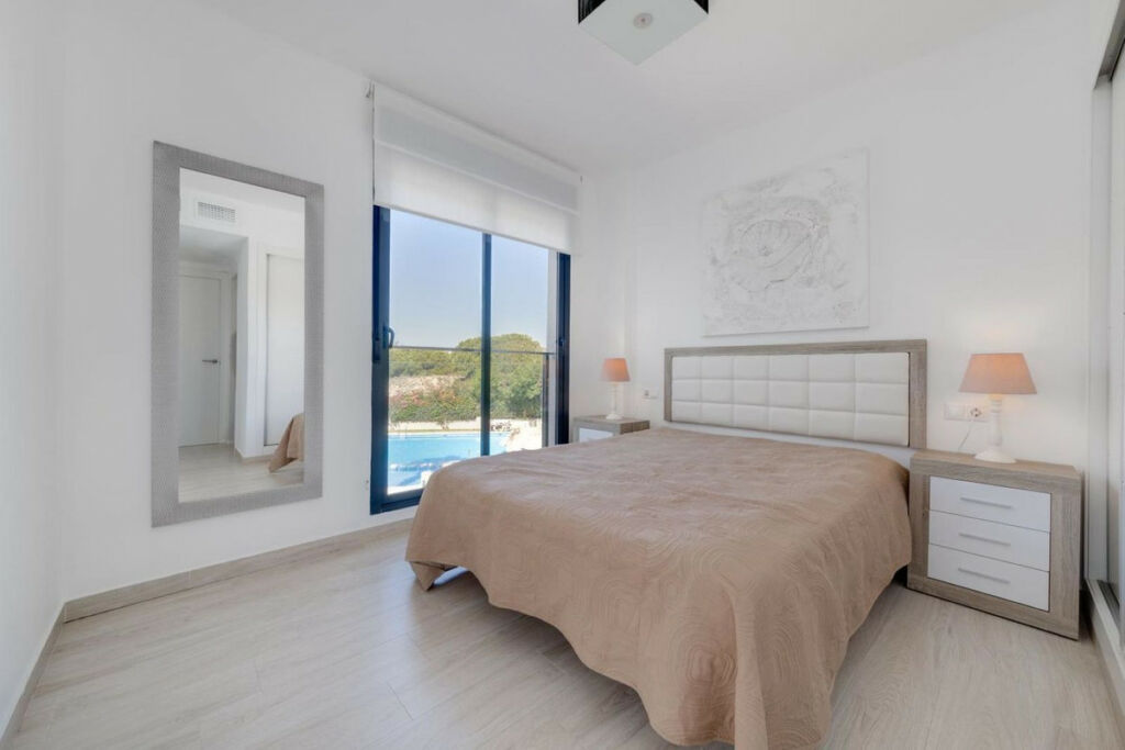 Middle Floor Apartment Torrevieja Alicante - image 13