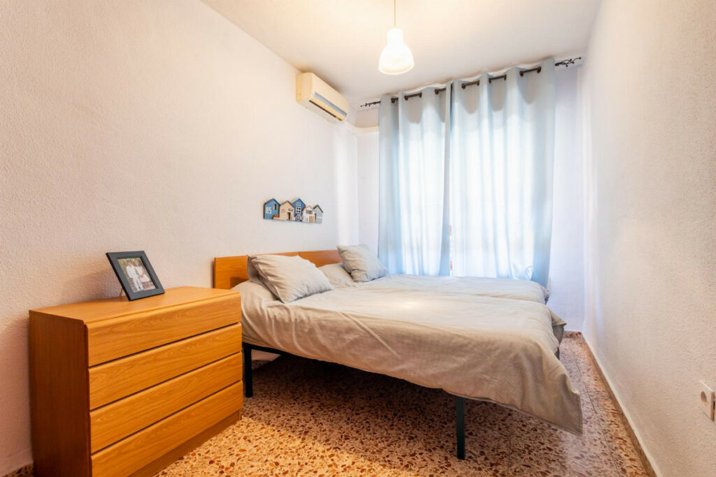 Middle Floor Apartment Torrevieja Alicante - image 13