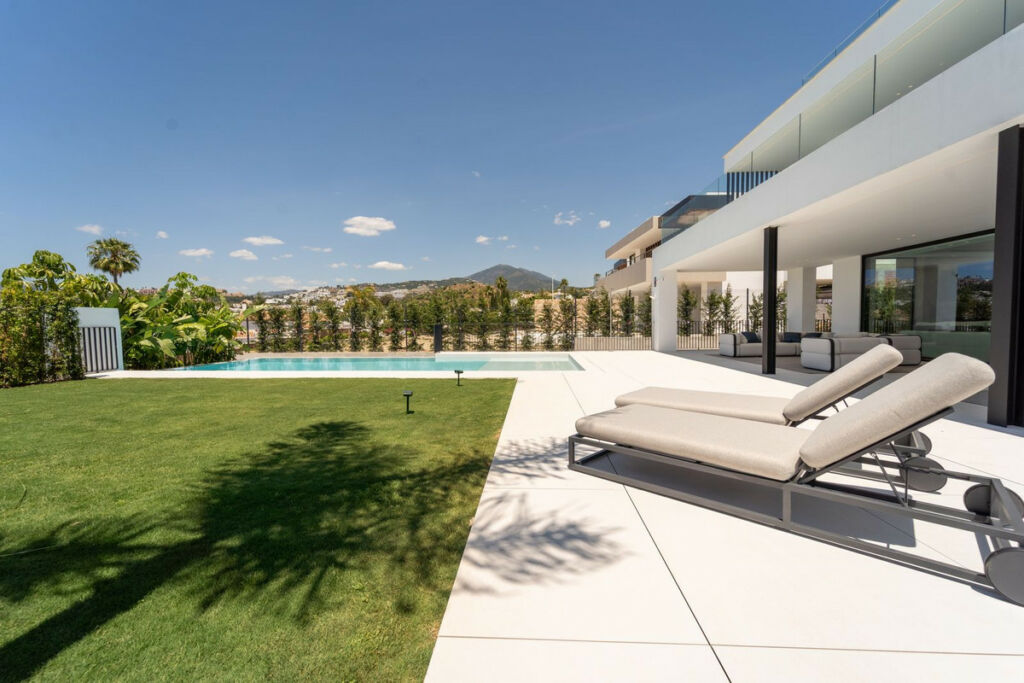 Detached Villa Nueva Andalucía Málaga - image 13