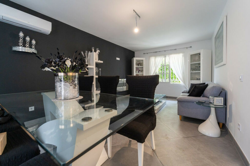 Detached Villa Fuengirola Málaga - image 13