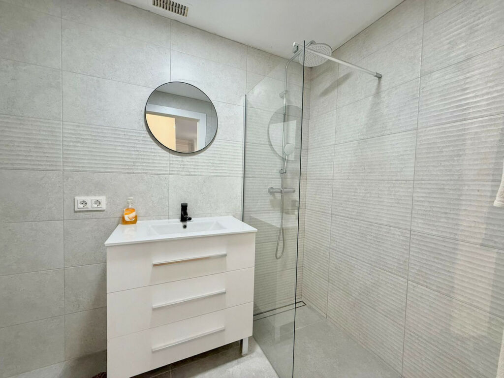 Middle Floor Apartment Fuengirola Málaga - image 13