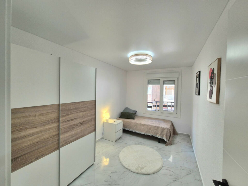 Middle Floor Apartment Torrevieja Alicante - image 13