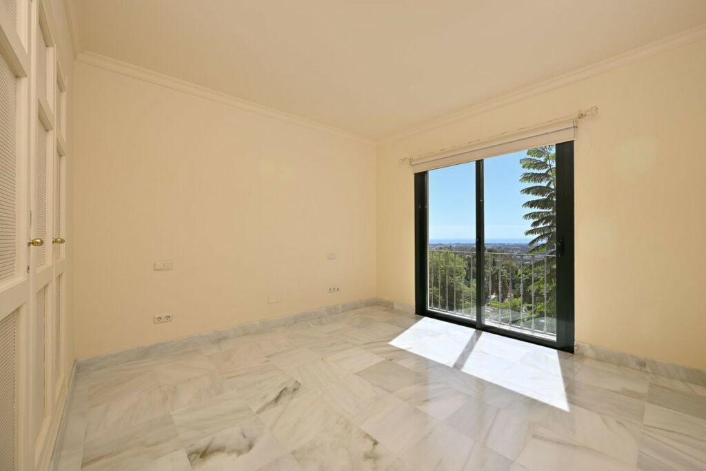 Middle Floor Apartment Benahavís Málaga - image 14