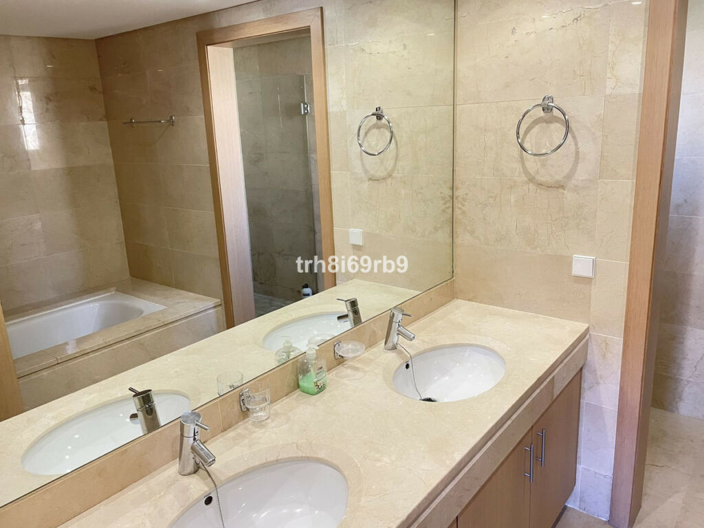 Middle Floor Apartment Bel Air Málaga - image 13