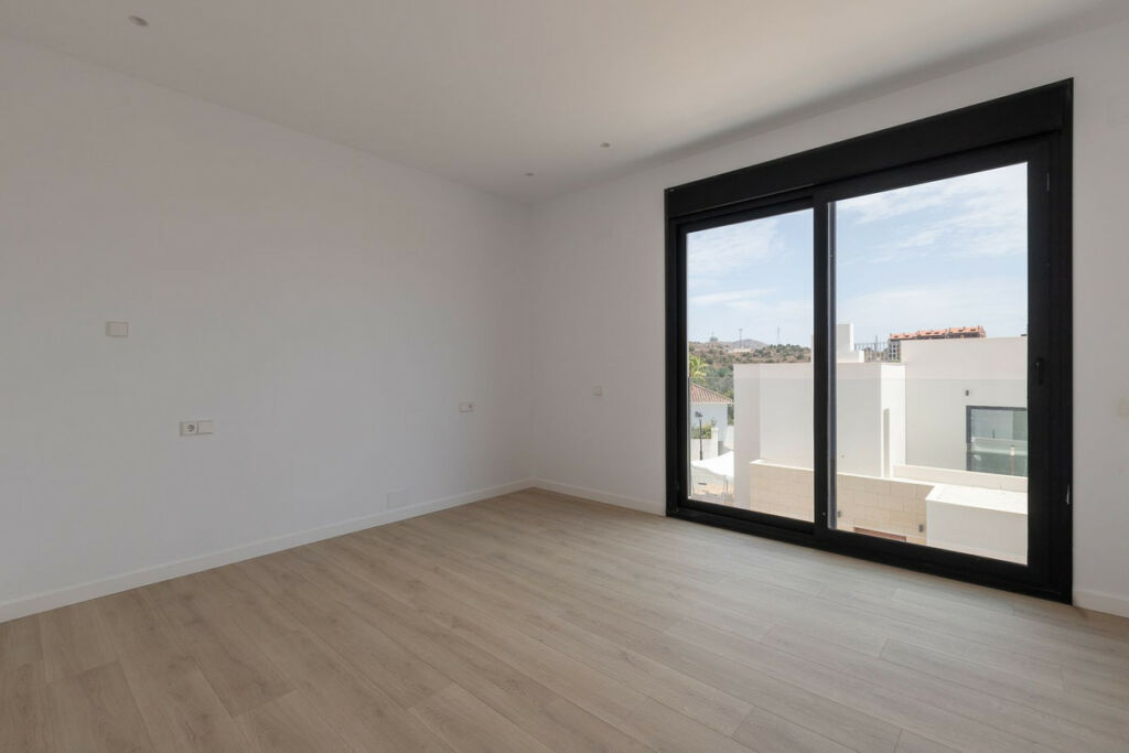 Detached Villa Elviria Málaga - image 13