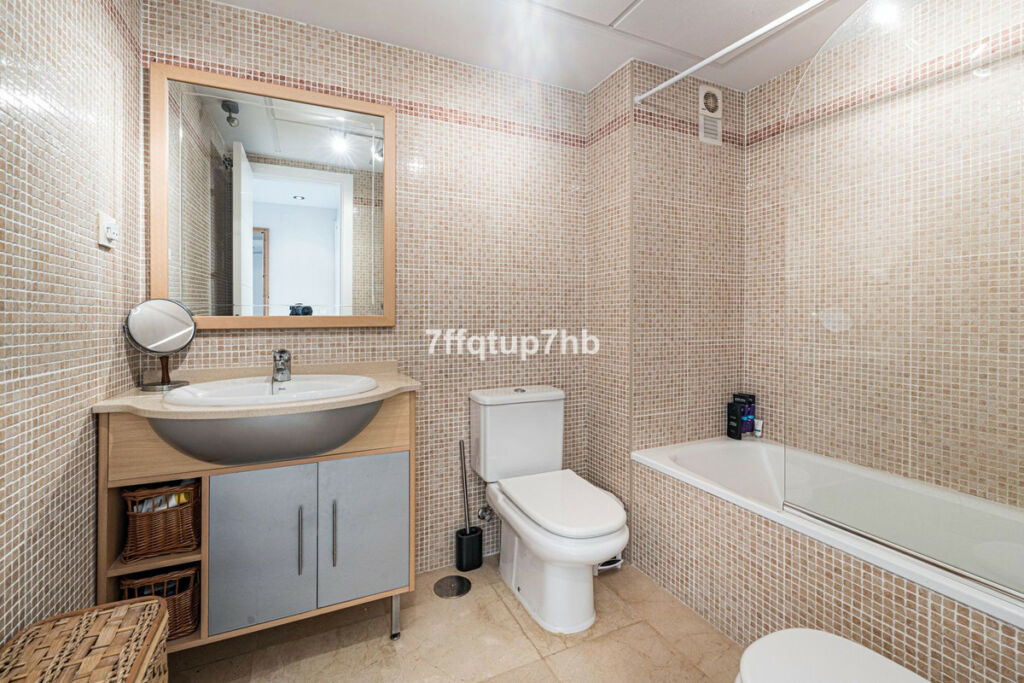 Middle Floor Apartment Estepona Málaga - image 13